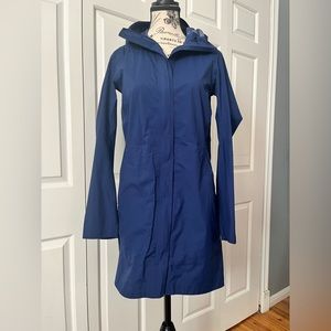 Lululemon rain shell 🍋